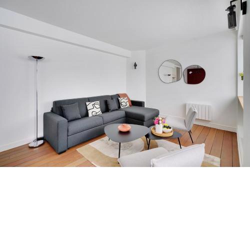 CMG - Magnifique triplex dans une rue prisee de Paris - 6P