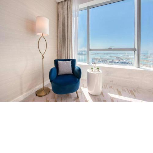 Coastal Paradise, Studio in Palm Tower with Unparalleled Sea, Palm Views