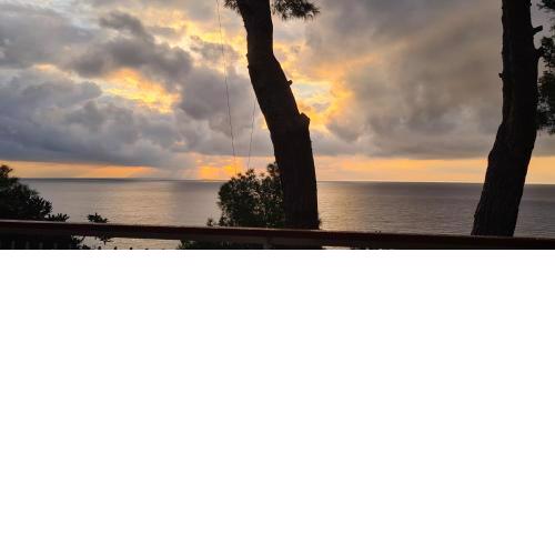Cokkinis room sea view private parking recharge electric car wifi