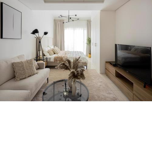 COLIFE Studio with a balcony view of Almas West Lake 111