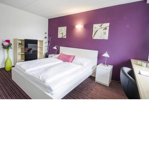 College Garden Hotel