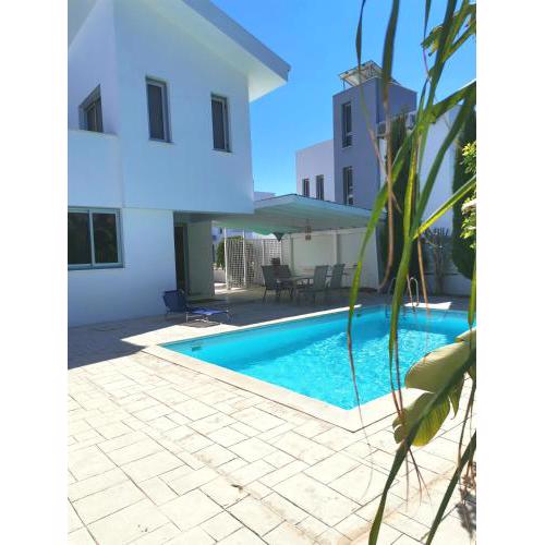 Colonial Villa 32