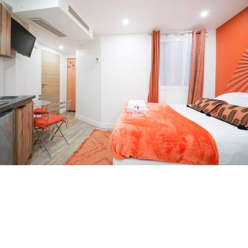 Colored studio in Paris city center