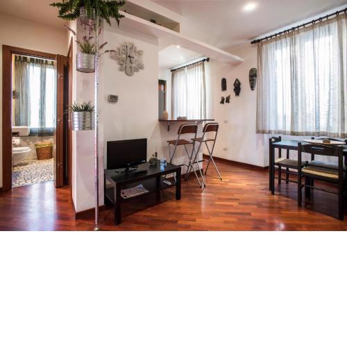 Colosseum few step Cozy House