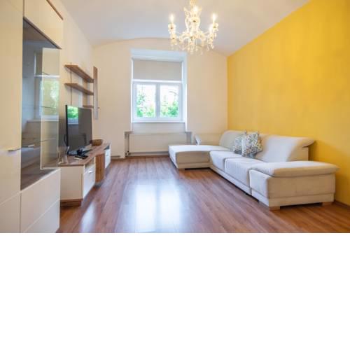 Colourful Zizkov two bedroom apartment near city centre by easyBNB