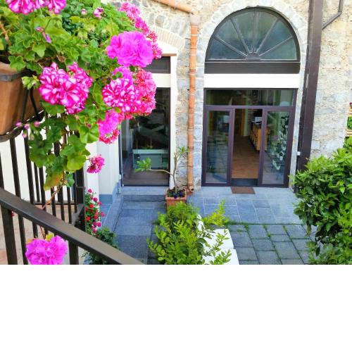 ComeinSicily Mansion House Lemon Court