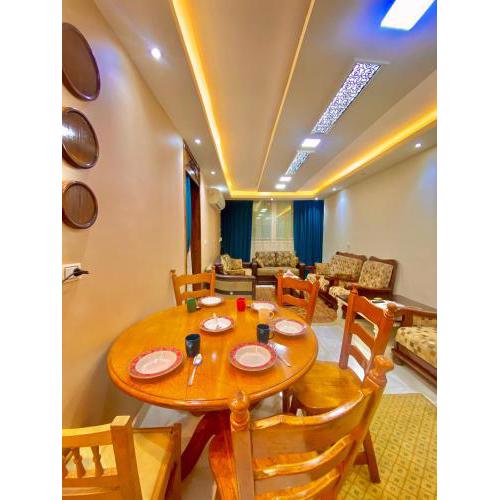 Comfort 2 steps Side Sea view serviced apartment near montaza palace and Easy access to all Sites è AC ,WIFI, Security