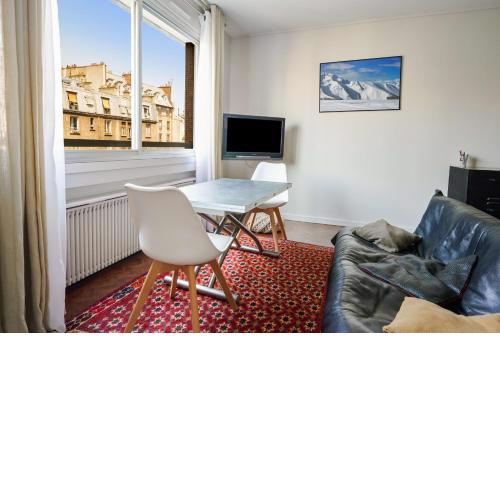 Comfortable 2-bedroom in the 11th district of Paris