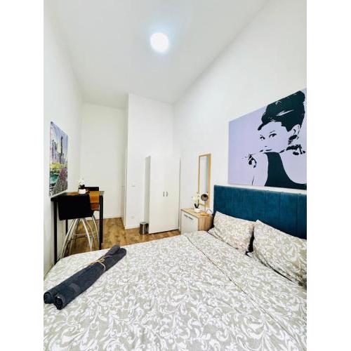 Comfortable 5BR Shared Apt 10 Minute Walk to Matzleinsdorfer Platz