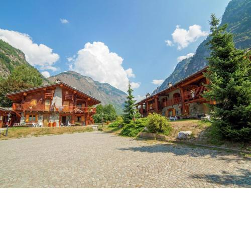 Comfortable Apartment in Antey Saint Andr with Ski Storage