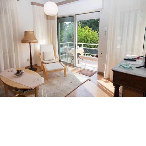 Comfortable apartment near Marina Floisvou