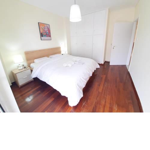 Comfortable apartment w/balcony, close to Rea Hospital and Eugeneidio