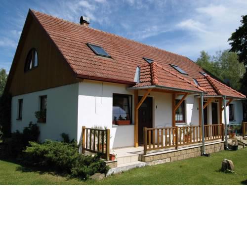 Comfortable apartment with private terrace, 150 m from the beach and the lake Lipno