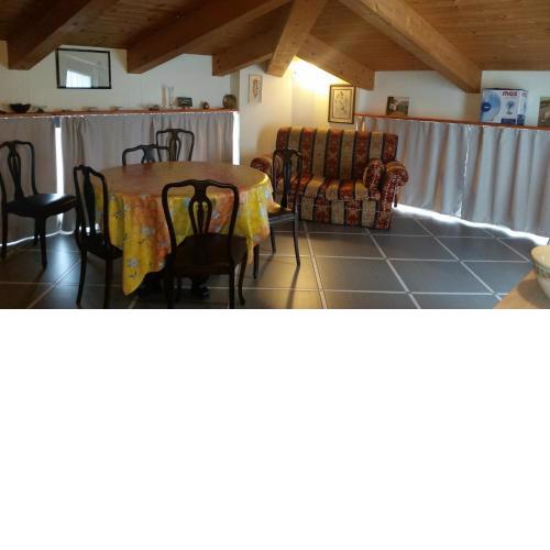 Comfortable attic with parking space in the town of Chiavari num001