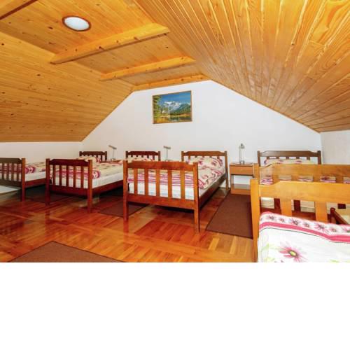 Comfortable Cottage near Lake in Lovinac