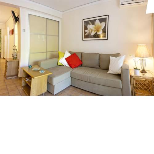 Comfortable garden Apt near Vouliagmeni beach