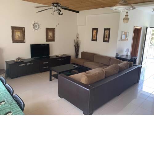 Comfortable Home with huge yard, near the sea.