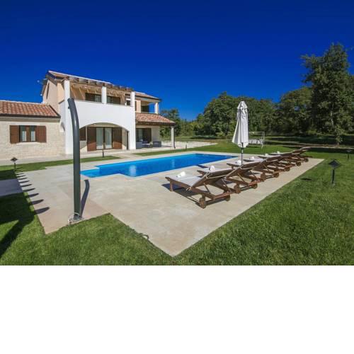 Comfortable Villa in Katun with Swimming Pool