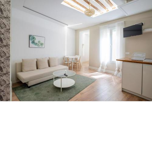 Comfy 2 Bedroom 2 Bathroom Apartment next to Gran Vía