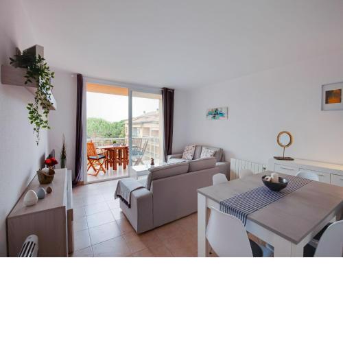 Comfy Apartment in Pals with Private Terrace