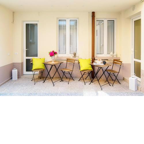 Comfy Apt 6 min foot from Como S.Giovanni Station!