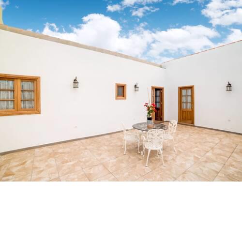 Comfy Holiday Home in Genovés with Balcony