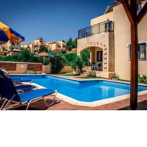 Comfy Holiday Home in Piscopiano with Swimming Pool