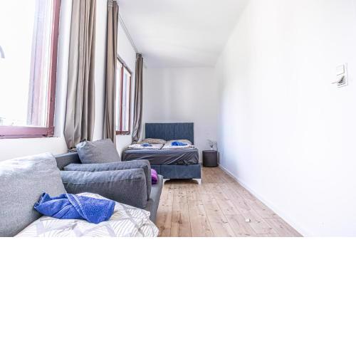 Comfy Rooms in Shared villa with Terrace and Garden