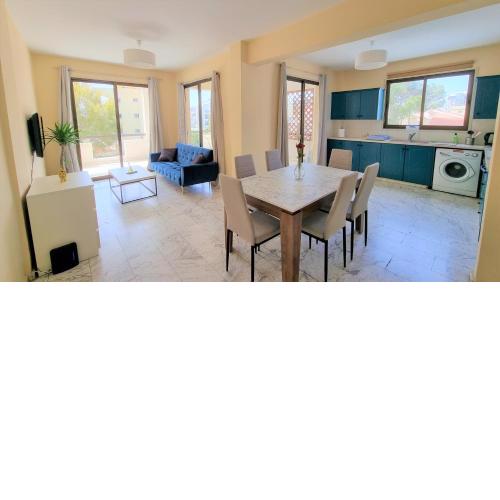 Comfy Rooms + Near SALT LAKE + 100MBit Internet + Shared Apartment