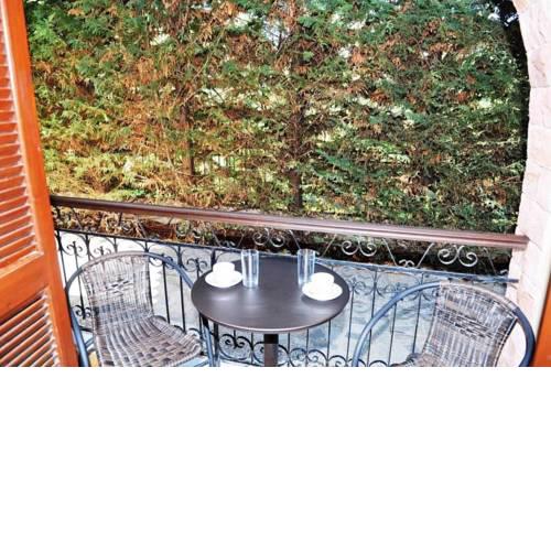 Comfy studio with garden, a step from the beach