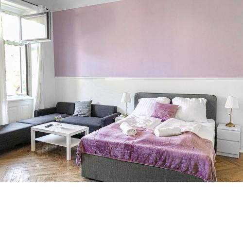 Commodious 2BR Apt. Near AKH-Perfect for Groups
