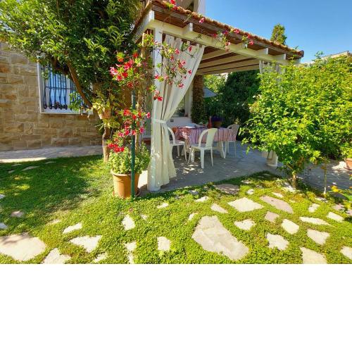 Comodo con giardino e patio