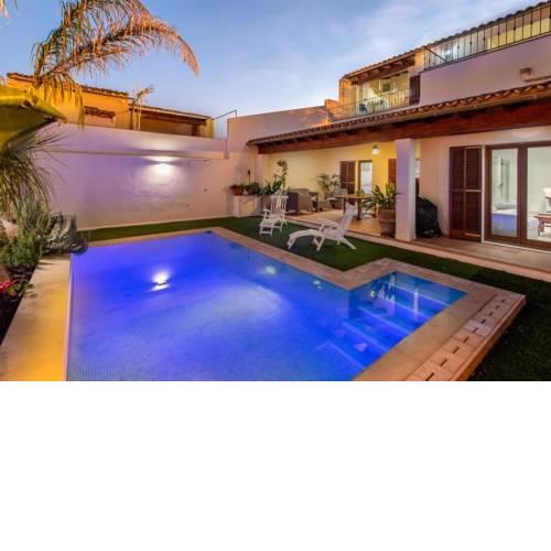 Consell Villa Sleeps 6 with Pool Air Con and WiFi