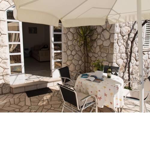 Contemporary Apartment in Dubrovnik with Patio