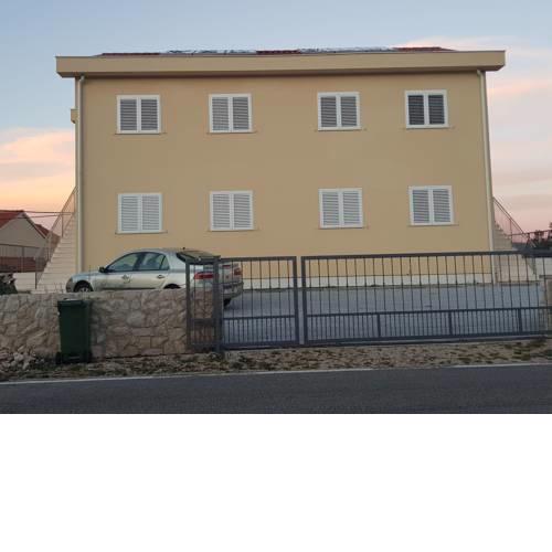 Contemporary Apartment in Neviđane near Sea