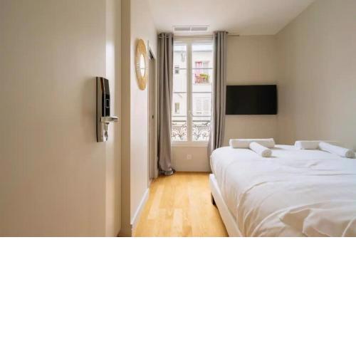 Contemporary Studio Apartment in Paris