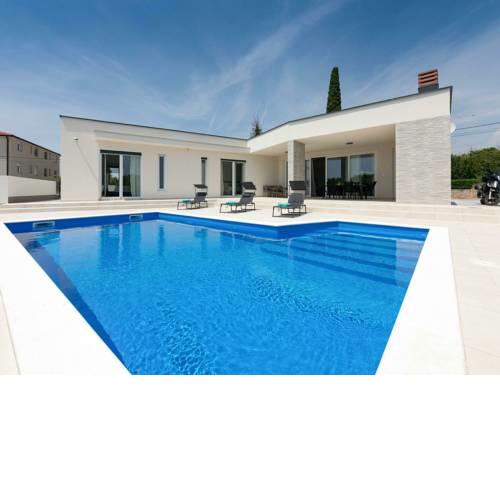 Contemporary Villa In Pula With Private Swimming Pool