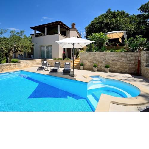 Contemporary Villa in Tinjan with Private Pool