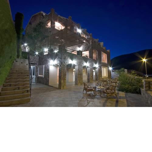 Contessa Apartments