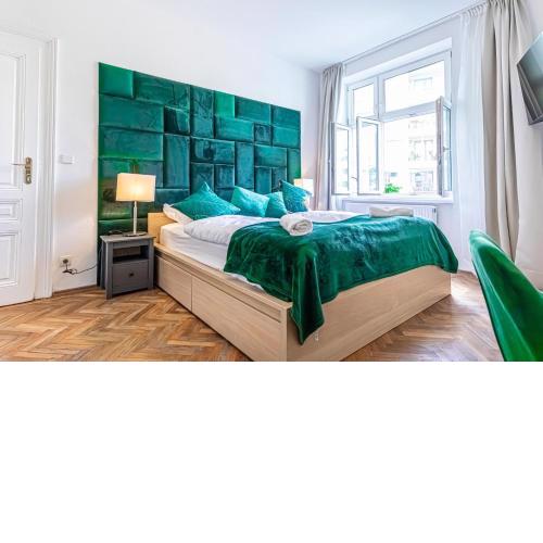 Convenient 3-BR Shared Apt, 15 Min to Landstraße Hub