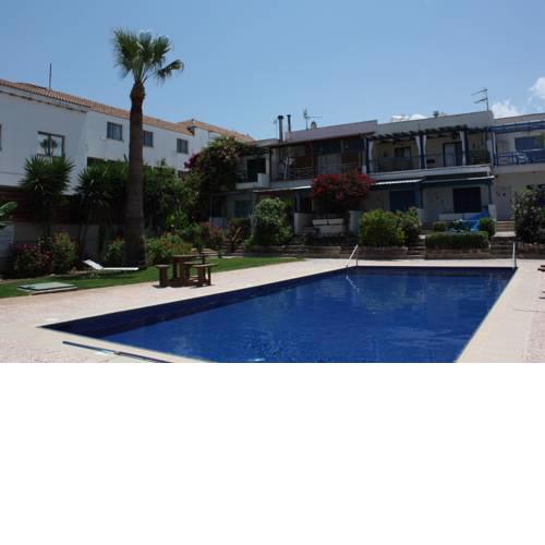 Convenient Family Studio with Pool by the Seaside