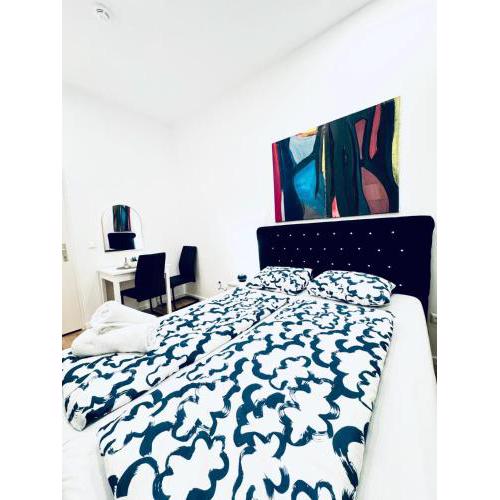 Convenient Stay 4BR Shared Apt for 11P, 10 Min to Atzgersdorf
