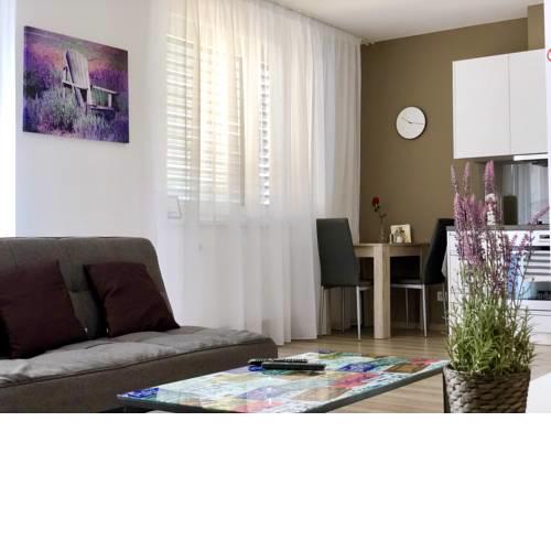 Cool Bratislava Apartment - A/C - Private Parking - Wifi