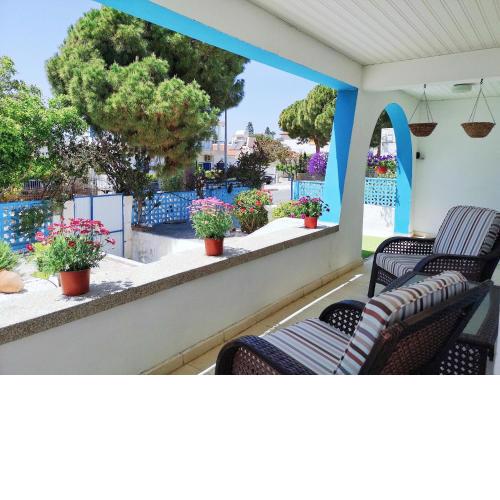 Coral Bay Villa .5 bedrooms.1 minute walk to the beach