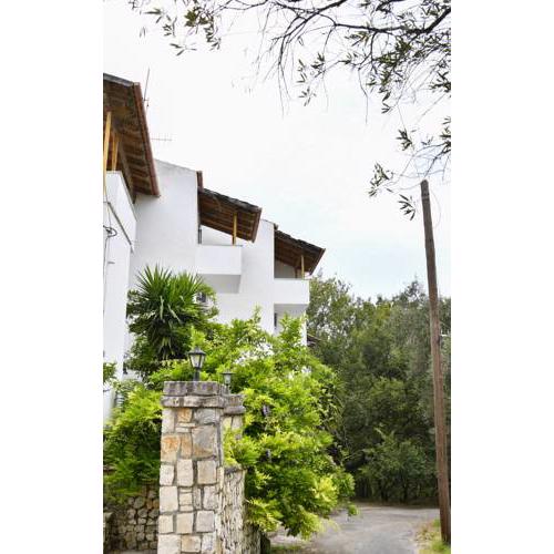 Corfu Room apartments, in a very piecefull and full of trees area
