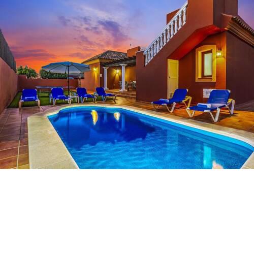 Corralejo Villa Sleeps 6 with Pool Air Con and WiFi