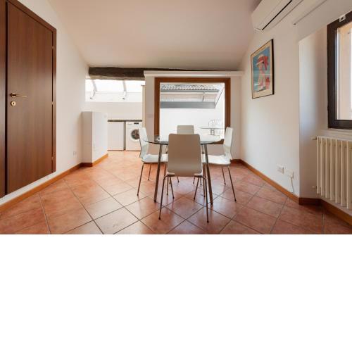 Corso Como Balcony Apartment