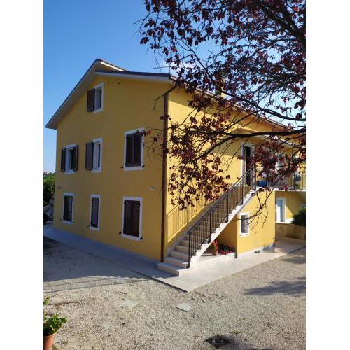 Cortile nel Conero