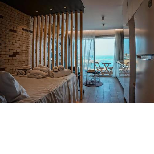 COSea Living: SeaSide Luxury Suite in Harbour 107A