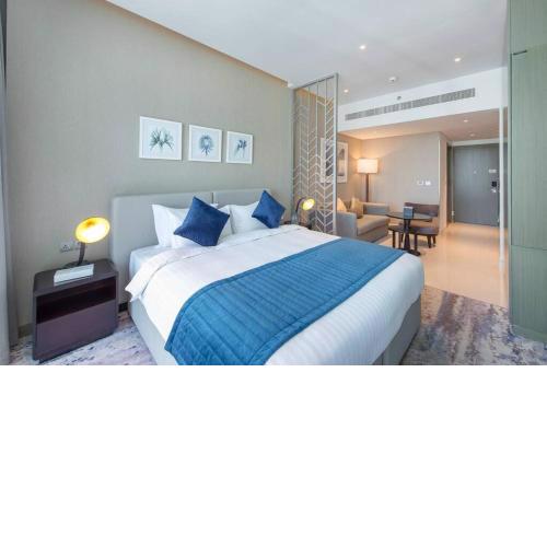 Cosmopolitan studio full canal view by Suiteable